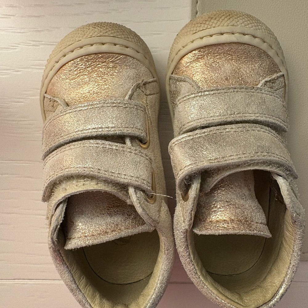Naturino Gold Walker Shoe size 4.5